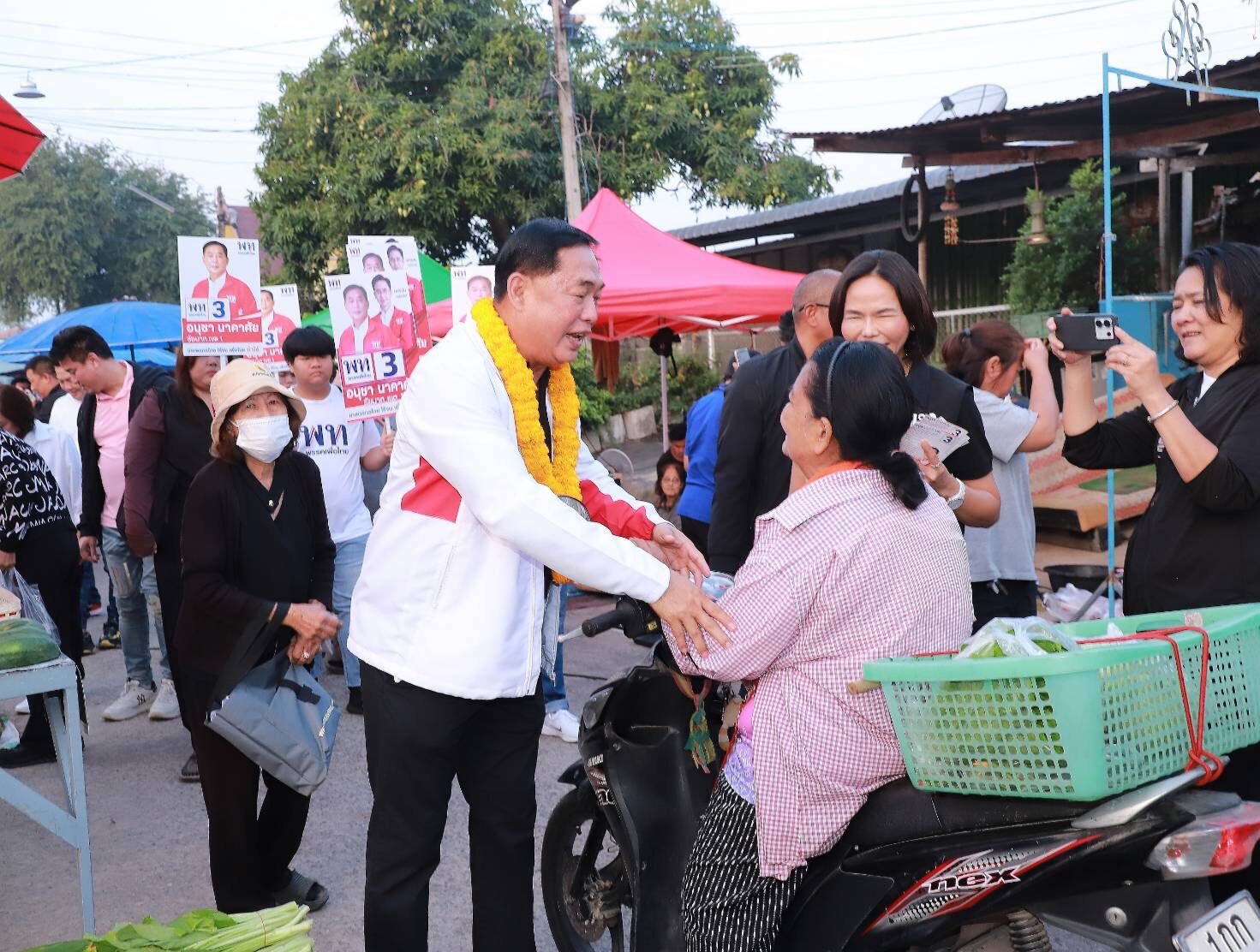 ตลาดเช้าบางกระเบื้อง