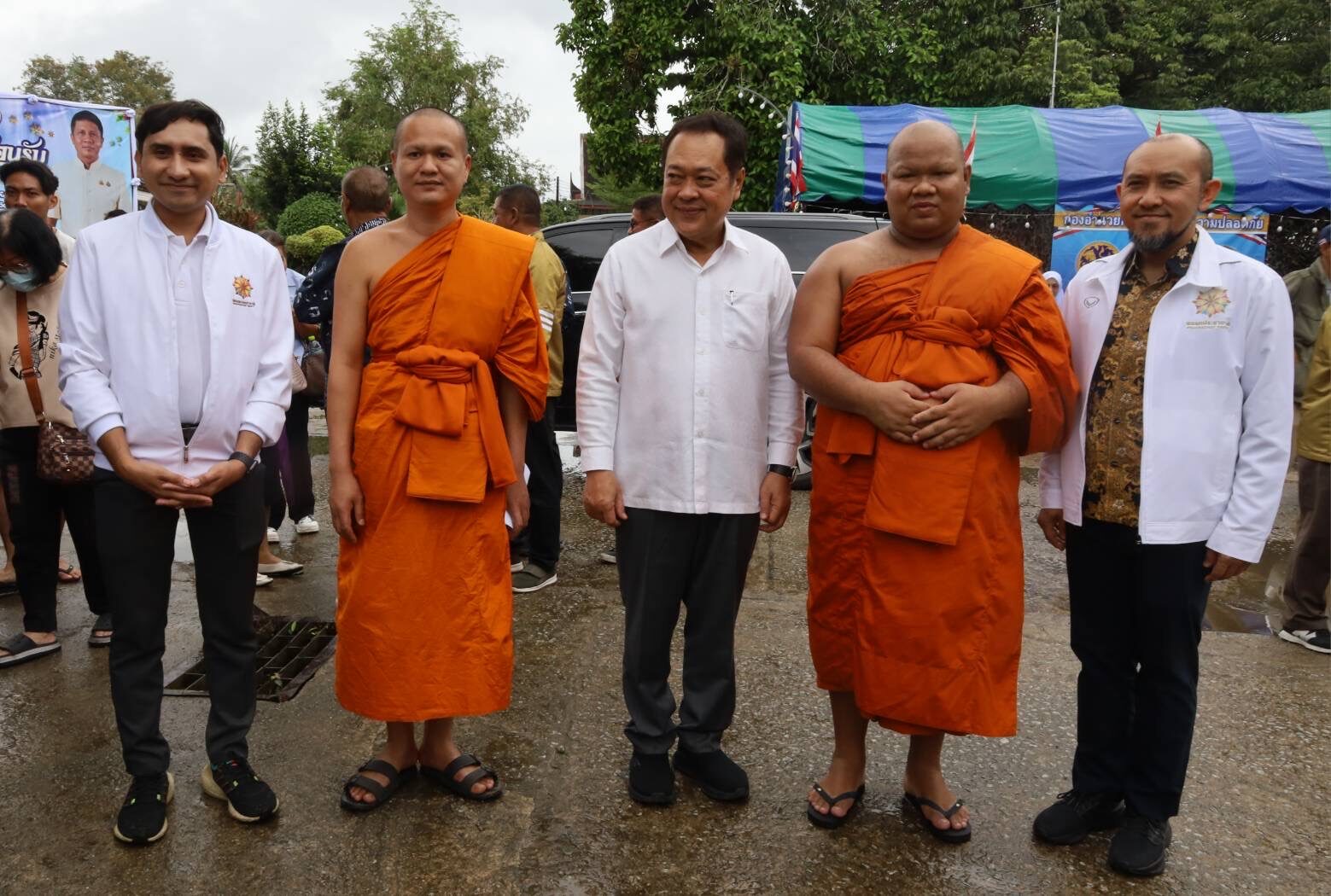 ทวี