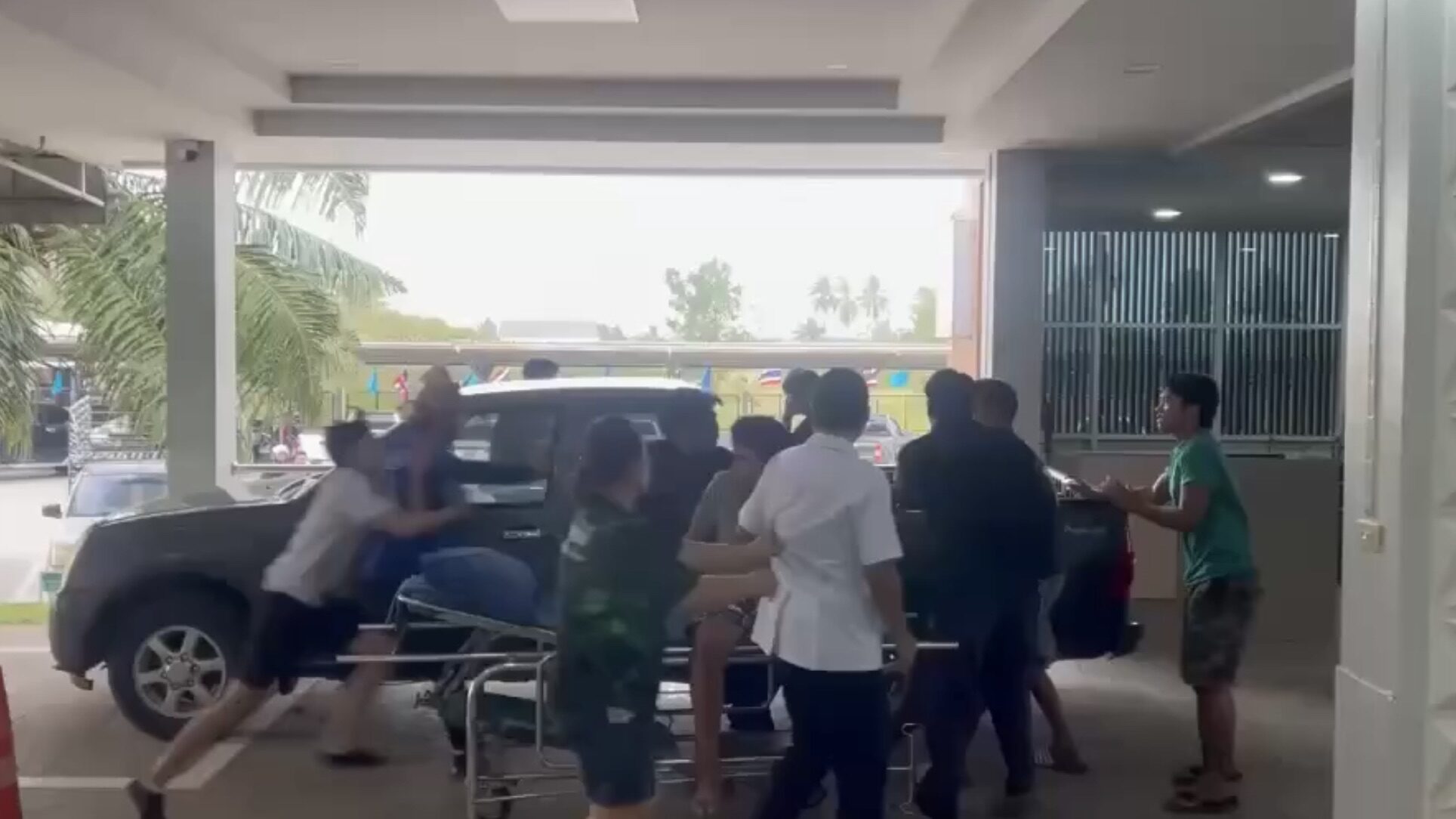 นักเรียนยกพวกตีกัน 