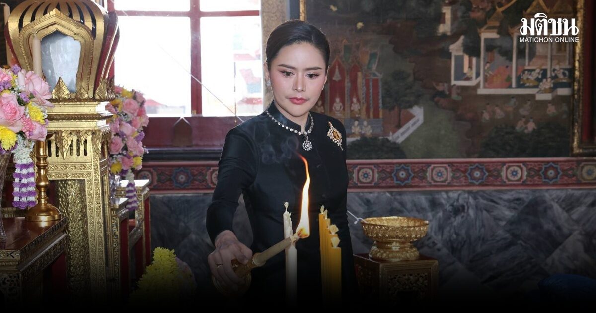 ในหลวง โปรดเกล้าฯ ท่านผู้หญิงอรอนงค์ เป็นผู้แทนพระองค์ พิธียกฉัตรพระพุทธมงคลฯ วัดสระเกศ 