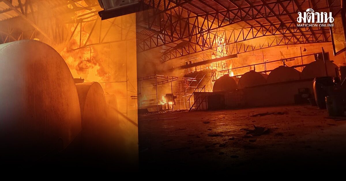 ยังคุมเพลิงไม่ได้! ไฟไหม้โรงงานราชบุรี จนท.เร่งคุมไฟ