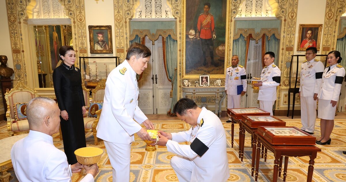 ในหลวง-พระราชินี พระราชทานพระบรมราชวโรกาสให้ นายกฯ-รมว.คลัง เข้าเฝ้าฯ