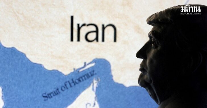 FILE PHOTO: Illustration shows map showing the Strait of Hormuz, Iran and 3D printed miniature of U.S. president Donald Trump