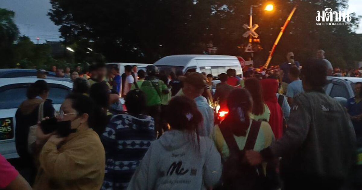 นักเรียนตัวประกันปลอดภัย เหตุบุกยิงรร.พะตง กลับบ้านด้วยคราบน้ำตา ผปค.นับร้อยเฝ้ารอรับ