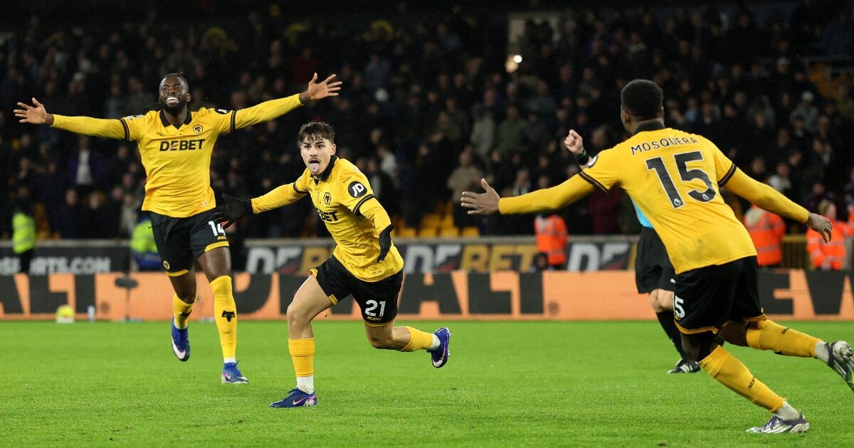 วูล์ฟส์เปิดบ้านอัดวิลล่า 2-0 เปิดช่องให้แมนยูแซงขึ้นที่ 3 