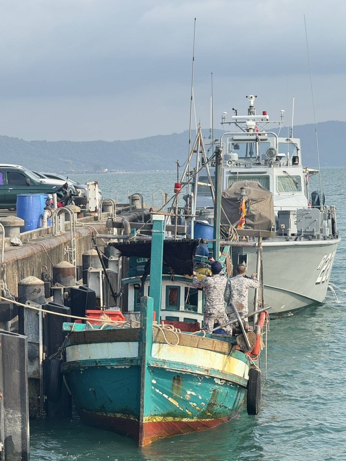จับเรือเขมร
