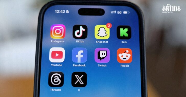 FILE PHOTO: Social media apps are displayed on a mobile phone
