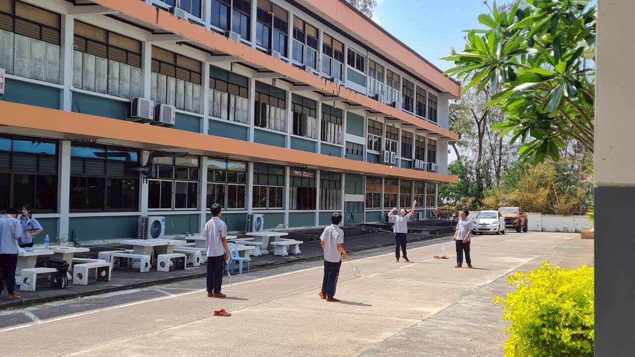 ตึกร.ร.โคราชร้าวหนัก 