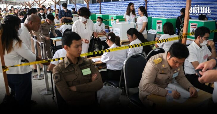 Thais cast ballots in advance voting ahead of the February 8, general election, in Bangkok