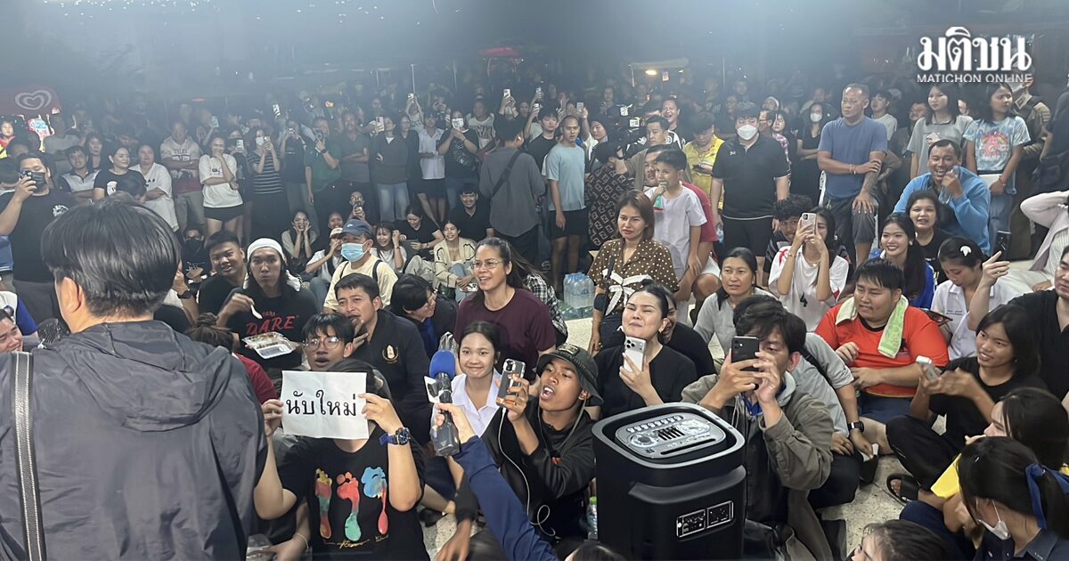 สุพรรณบุรีก็วุ่น! ปชช.ล้อมอำเภอ จี้กกต.นับคะแนนใหม่ทุกเขต หลังพบพิรุธอื้อ