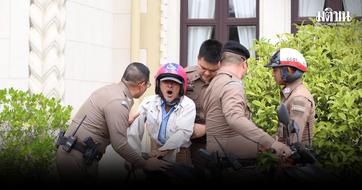 ทำเนียบวุ่น! แท็กซี่เจ้าเก่า แว้นจยย.จอดหน้าตึกไทยคู่ฟ้า บีบแตร ตะโกนเรียก อนุทิน ขอความเป็นธรรม