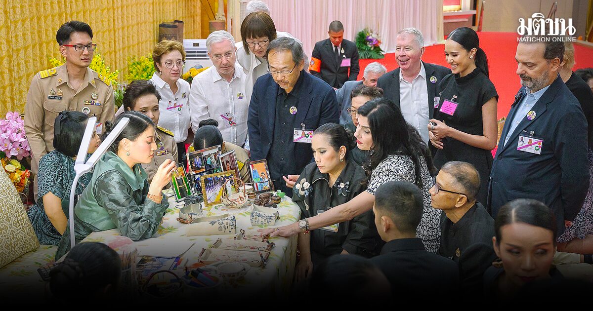 ชุดไทย จิตวิญญาณชุมชน ที่ถูกถักทอสู่สายตาโลก