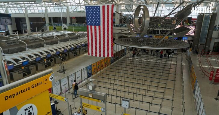FILE PHOTO: US urges Americans to leave Middle East amid air travel disruptions