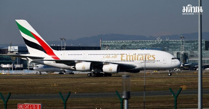 FILE PHOTO: An Emirates plane with German tourists evacuated from the Middle East arrives from Dubai, at the airport in Frankfurt