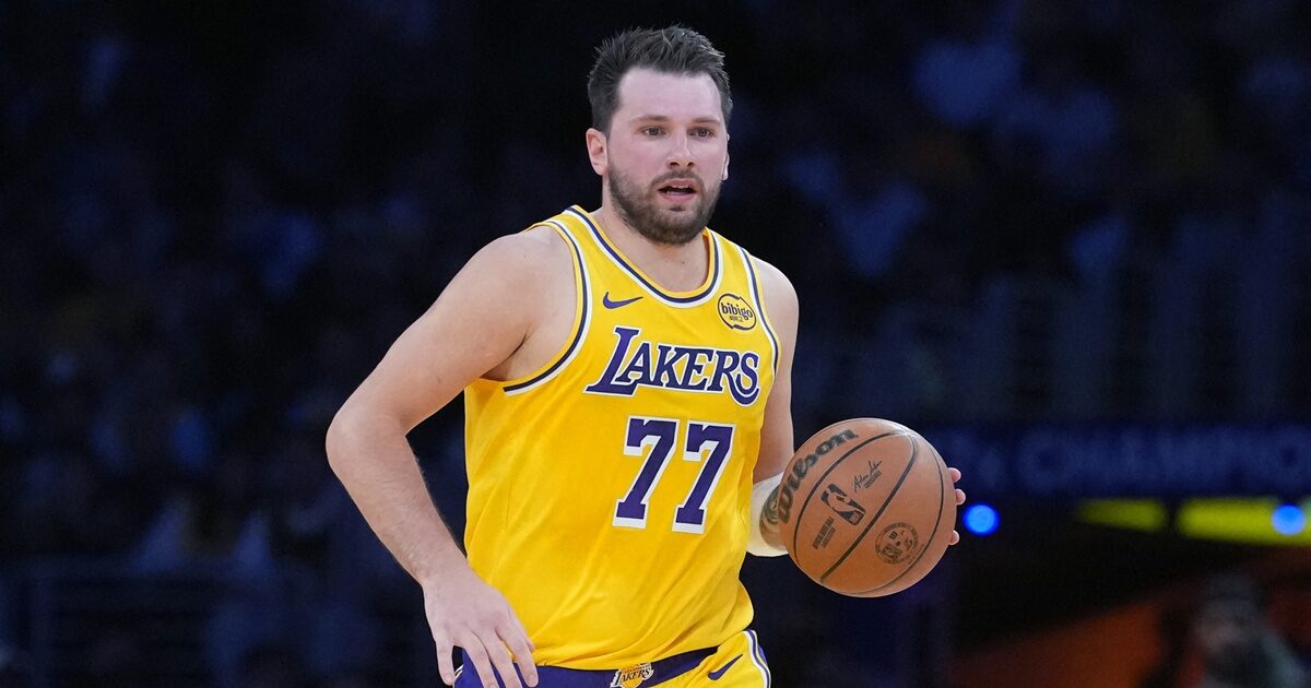 ดอนชิชพาเลเกอร์สเชือดเพเซอร์ส ทำสถิติผู้เล่นเลเกอร์สคนที่ 4 ชู้ตอย่างน้อย 40 แต้ม 10 นัดในซีซั่นเดียว