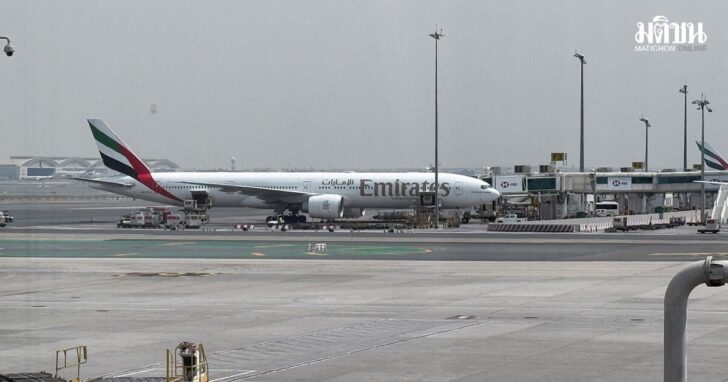 FILE PHOTO: An Emirates airplane at Dubai International Airport, amid the U.S.-Israeli conflict with Iran, in Dubai