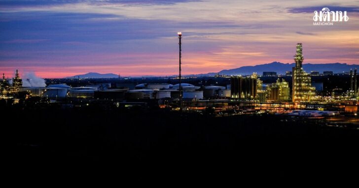 FILE PHOTO: Spain supports IEA oil release from strategic reserves