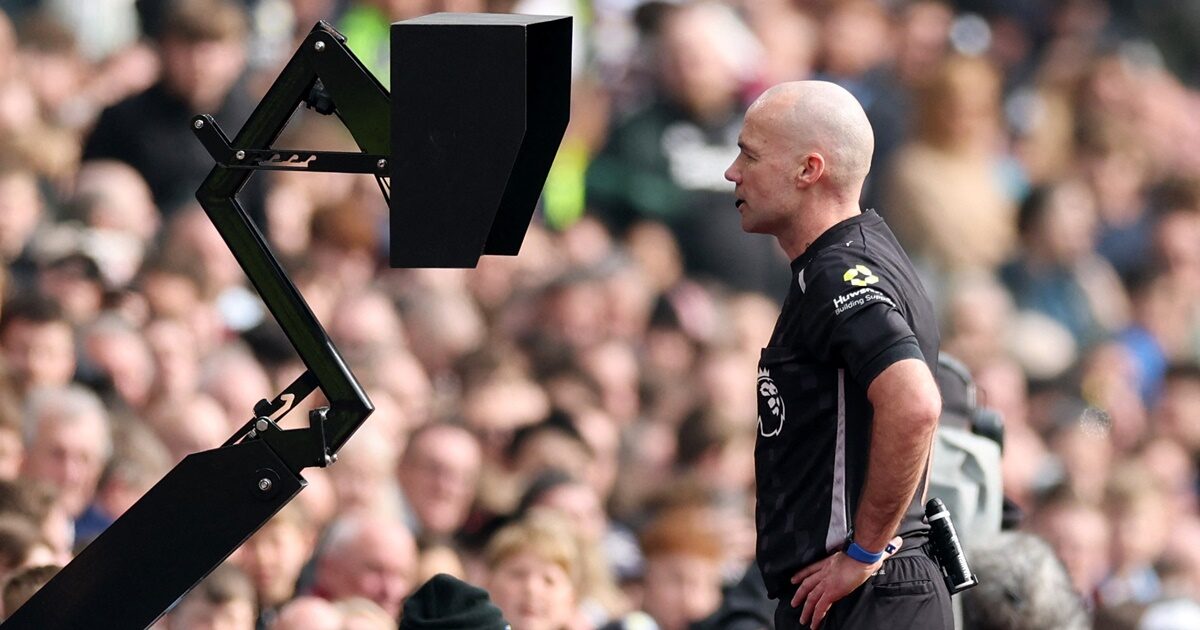 ผลสำรวจแฟนบอลพรีเมียร์ลีก กว่า 90 เปอร์เซ็นต์ ไม่ชอบระบบ VAR