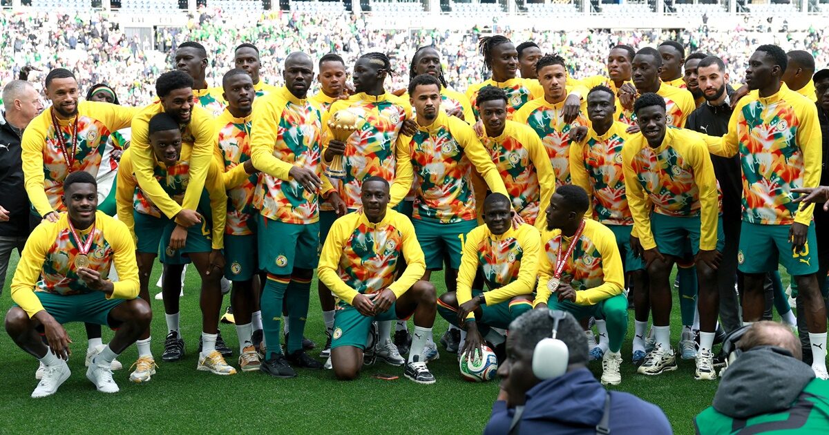 เซเนกัลเมินโดนริบแชมป์แอฟคอน จัดพิธีฉลองถ้วย พร้อมติดดาวบนอกเสื้อ