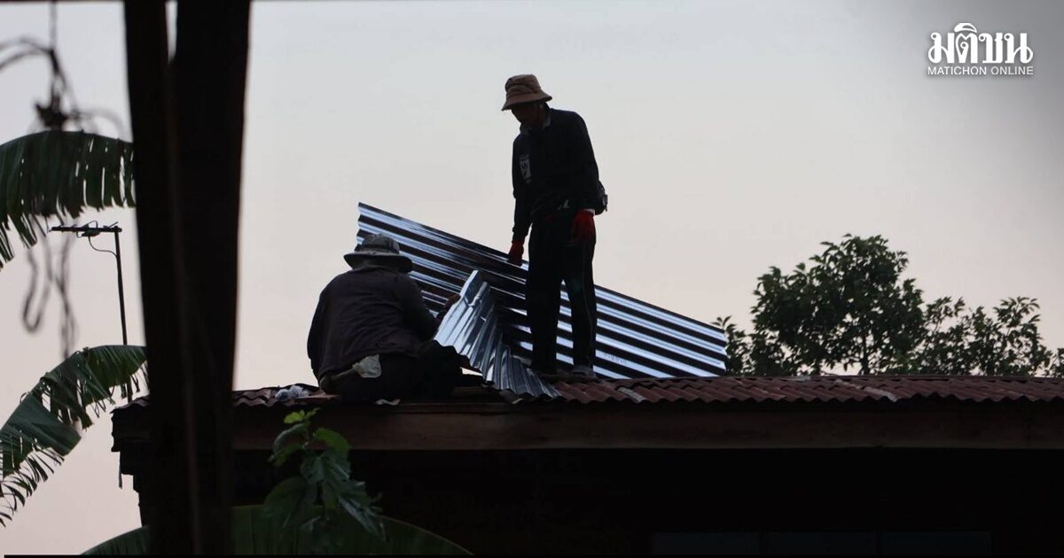 ผู้ว่าฯ นครพนม ลงพื้นที่ช่วยเหลือชาวบ้านประสบวาตภัย มอบถุงยังชีพและดูแลอย่างใกล้ชิด