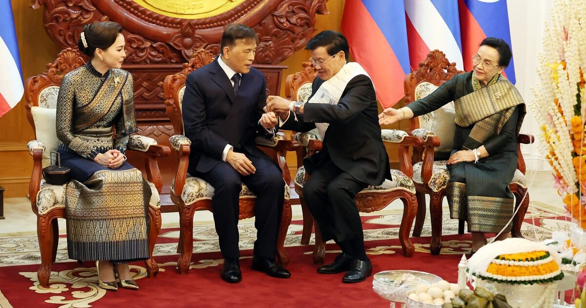 ในหลวง-พระราชินี เสด็จฯ พิธีบายศรีทูลพระขวัญ ปธ.ประเทศลาว ถวายพระกระยาหารค่ำอย่างเป็นทางการ