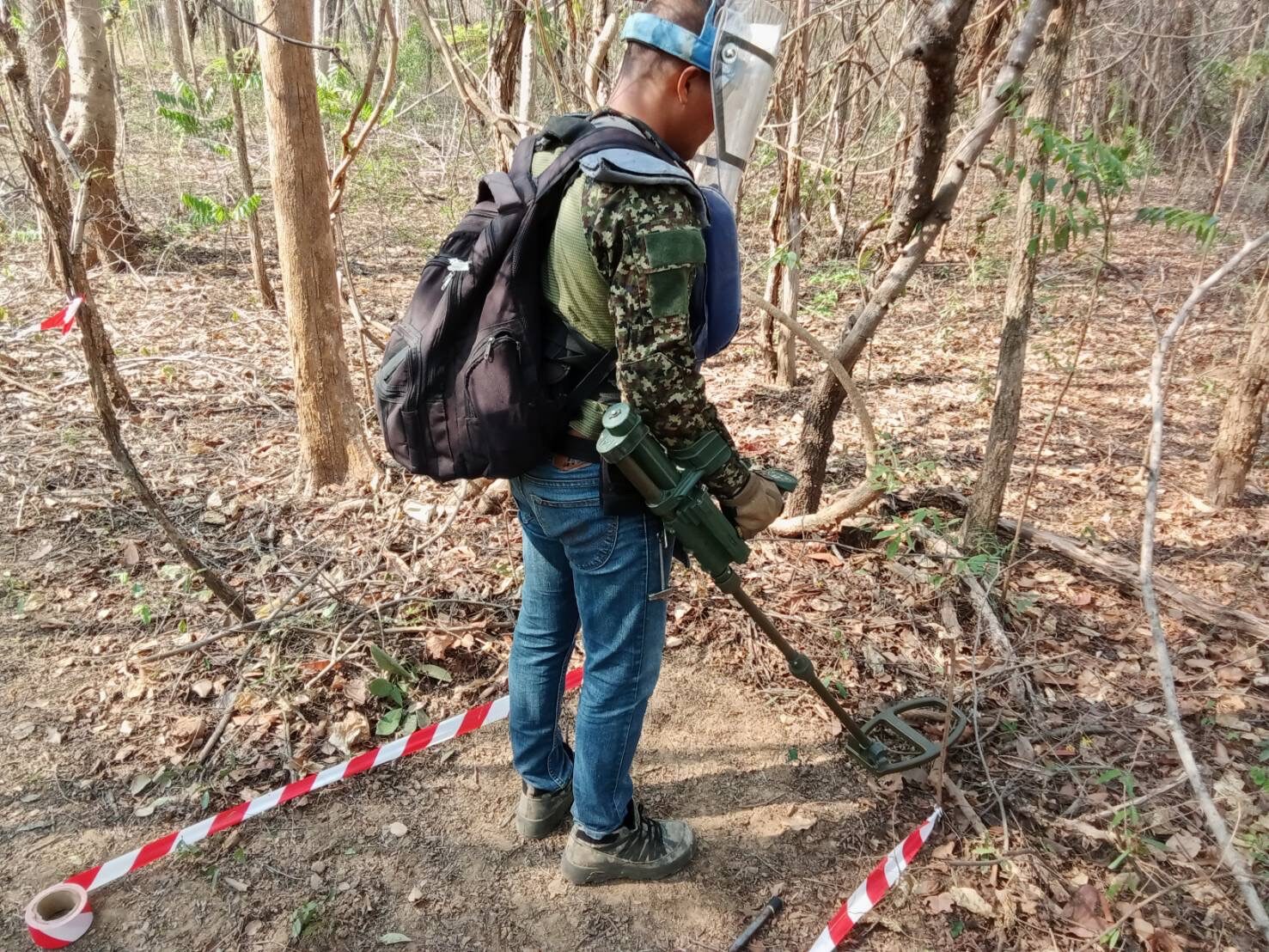เร่งกู้ทุ่นระเบิด