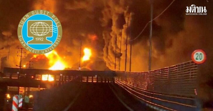 Fire burns and smoke rises from Aqdasieh Oil Depot in Tehran อิหร่าน