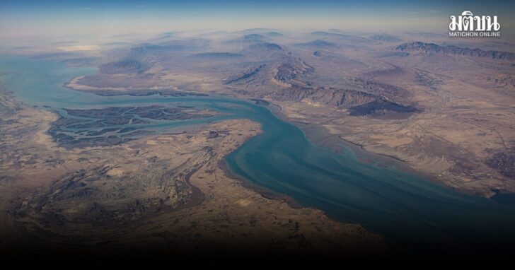 FILE PHOTO: An aerial view of the Iranian shores and the island of Qeshm in the strait of Hormuz