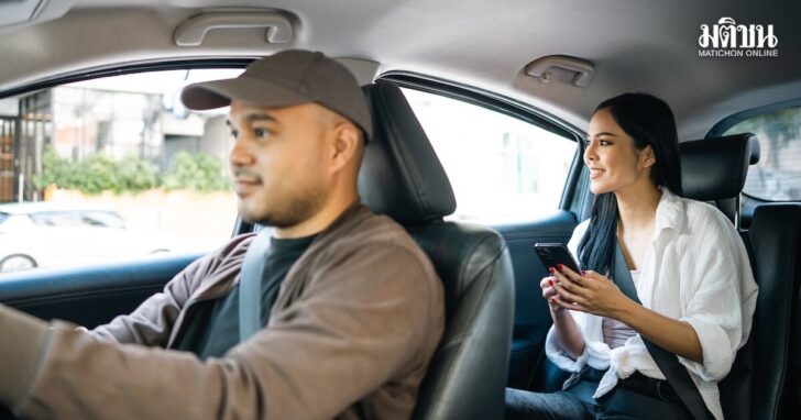Young asian woman traveler talking with taxi driver explain the route how to travel in direction destination. Passenger showing the direction to taxi driver travel in city. Driver application service