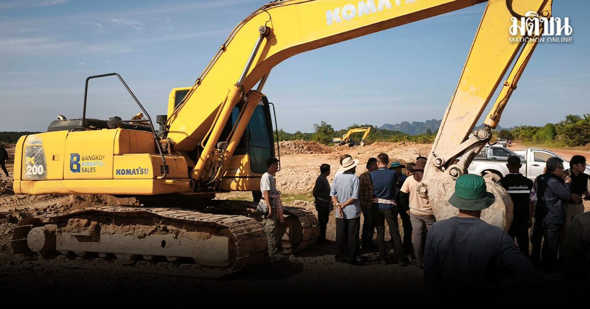 ผู้รับจ้างขุดสระน้ำ สปก.กระบี่ รวมตัวทวงค่าจ้าง ขู่ปิดสระหากผู้รับเหมาไม่เคลียร์ให้จบ