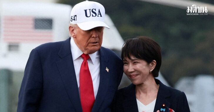 FILE PHOTO: U.S. President Donald Trump visits the aircraft carrier USS George Washington at Commander, Fleet Activities Yokosuka Navy base in Yokosuka