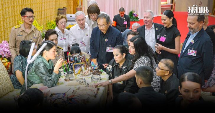 นำชื่น ชุดไทย จิตวิญญาณชุมชน ที่ถูกถักทอสู่สายตาโลก