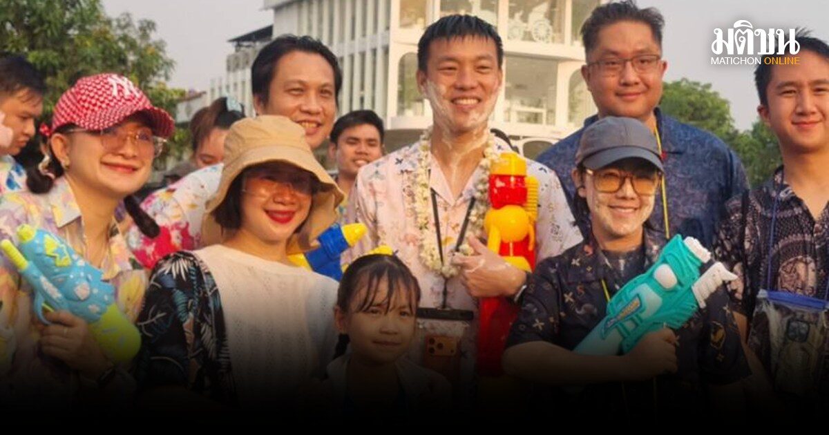 เท้ง ชวน ส.ส.ไก่ เล่นสงกรานต์ลำปางชุ่มฉ่ำ คนร่วมประแป้ง เล่นน้ำคึกคัก