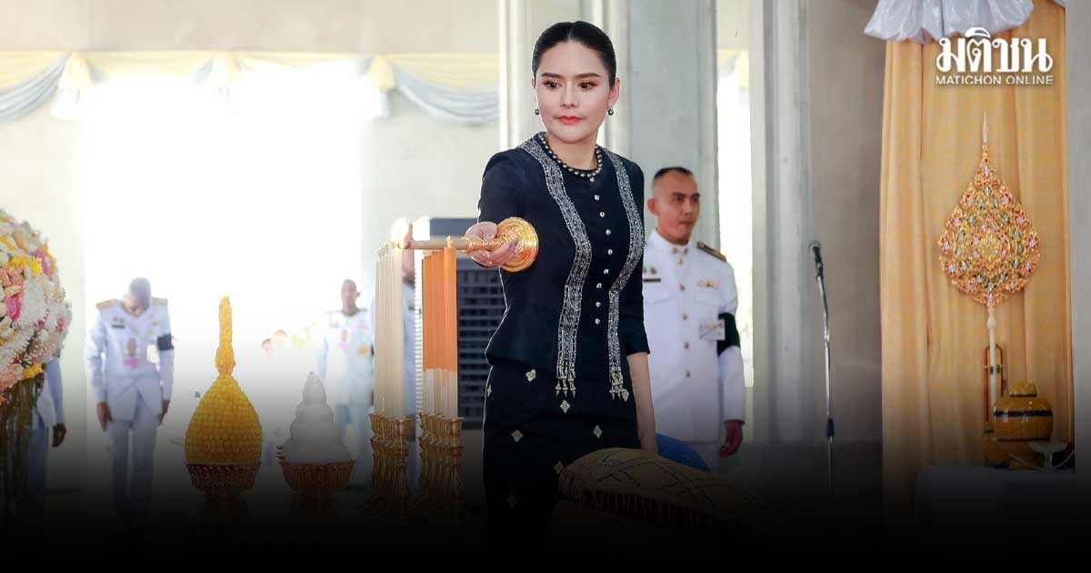 โปรดเกล้าฯ พลโทหญิงท่านผู้หญิงอรอนงค์ ผู้แทนพระองค์ สรงน้ำสงกรานต์พระราชทาน