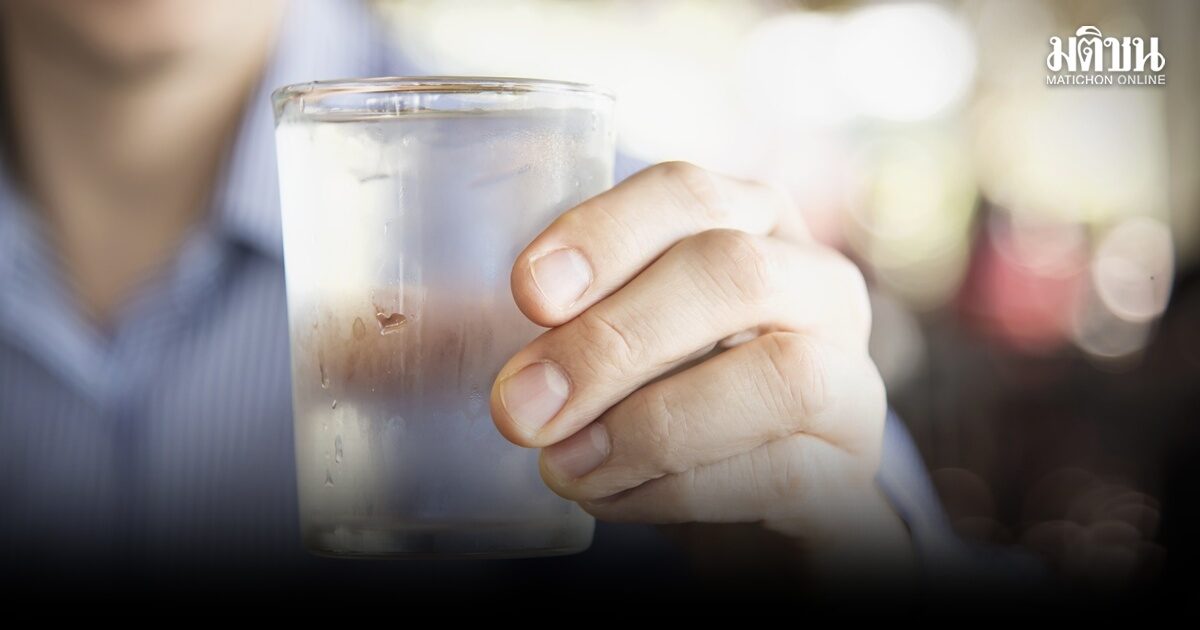 หมอยืนยัน ดื่มน้ำก่อนตรวจเลือดได้ และควรดื่ม ช่วยให้เส้นเลือดอิ่มน้ำ เจาะง่าย ยกเว้นอาหารบางชนิดต้องงดเพื่อความแม่นยำ