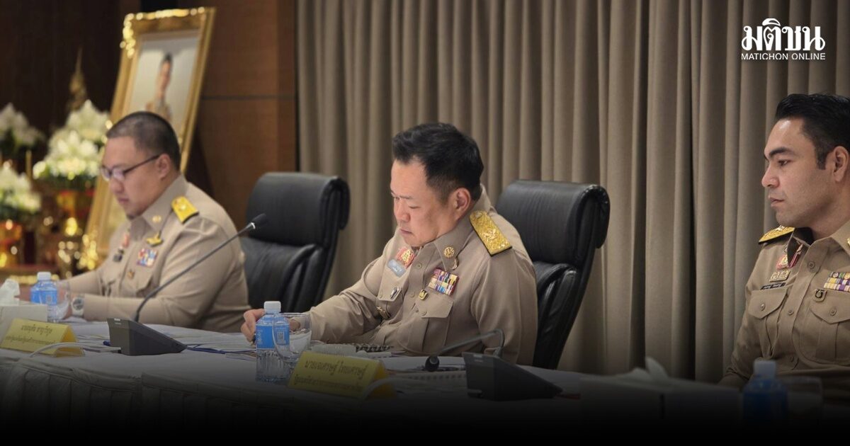 อนุทิน มอบนโยบายมหาดไทย แก้วิกฤตประเทศ ก่อนเชิญคนนอกออกห้องประชุม