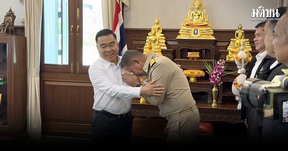 บิ๊กดุลย์ เข้าไหว้อำลา บิ๊กเล็กบอกประเทศไทย มีปัญหาต้องแก้อีกเยอะ ฝากสานต่องานกลาโหม