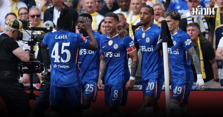 FA Cup - Semi Final - Chelsea v Leeds United