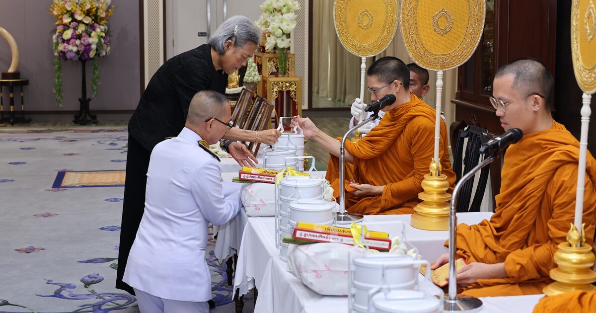 กรมสมเด็จพระเทพฯ พระราชทานน้ำสงกรานต์แด่อาจารย์อาวุโส วิชาภาษาบาลี – สันสกฤต อักษรศาสตร์ จุฬาฯ
