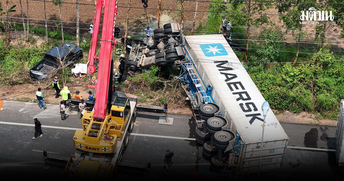 คนขับหลับใน รถพ่วง ขนทุเรียนหนัก 40 ตัน พลิกคว่ำ ขวางถนน เร่งช่วยกว่า 7 ชม.