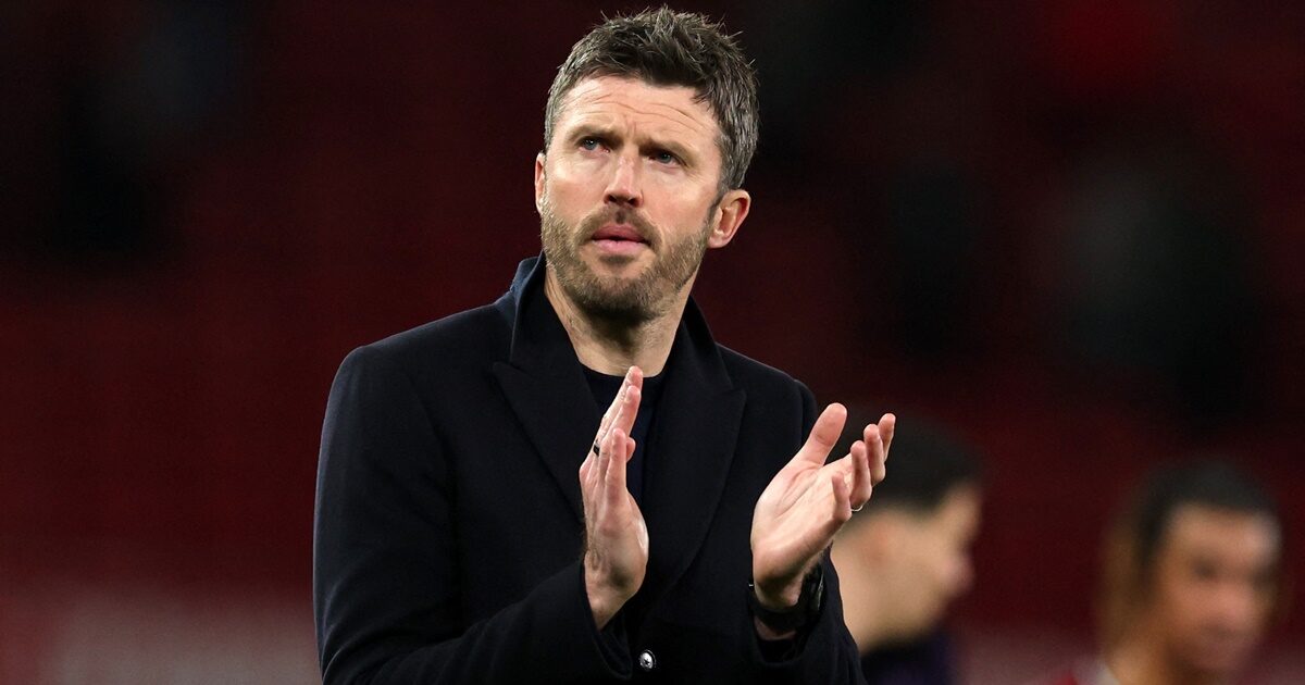 คาร์ริกงงเชิ้ตดำแจกใบแดงมาร์ติเนซ แต่ไม่เป่าฟาวล์ลีดส์จังหวะทำประตูแรก