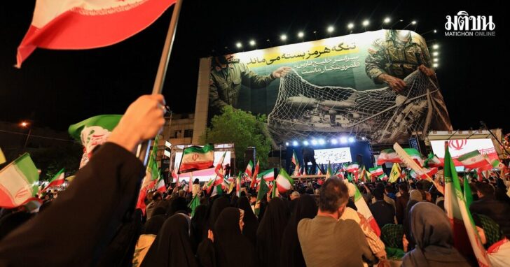 People take part in an anti-U.S. and anti-Israel rally at Enghelab Square amid a ceasefire between U.S. and Iran, in Tehran