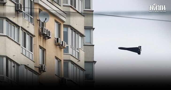 A Russian Geran 2 kamikaze drone flies next to a building, amid Russia's attack on Ukraine, in Kyiv