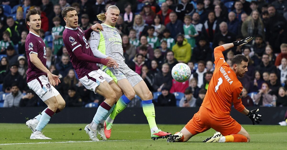 แมนซิตี้บุกเฉือนเบิร์นลีย์ 1-0 แซงอาร์เซน่อลขึ้นจ่าฝูงแล้ว!