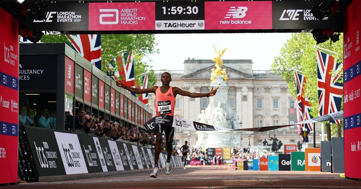 ซาเว ปอดเหล็กเคนยา มนุษย์คนแรกในประวัติศาสตร์วิ่งฟูลมาราธอนต่ำกว่า 2 ชั่วโมง