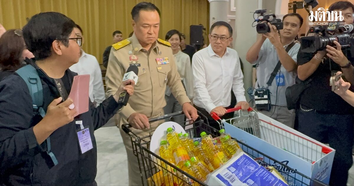 นายกฯ พกเงินสดจ่ายเอง ช้อปสินค้าไทยช่วยไทย ดีลร้านข้าวสาร บอกจะสั่งไปเยี่ยมชาวบ้าน