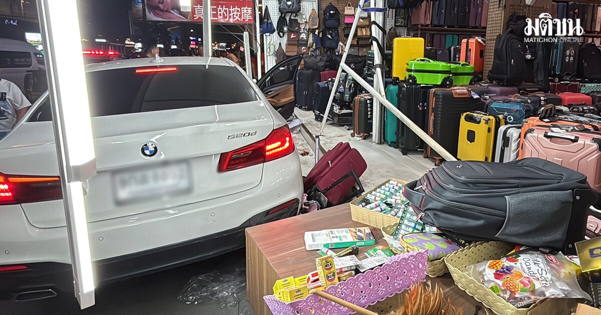 หญิงขับ BMW เฉี่ยวจยย. รอประกันเคลียร์ ใส่เกียร์ R คาไว้ พุ่งถอยชนนทท.เจ็บ 5 มีเด็กด้วย