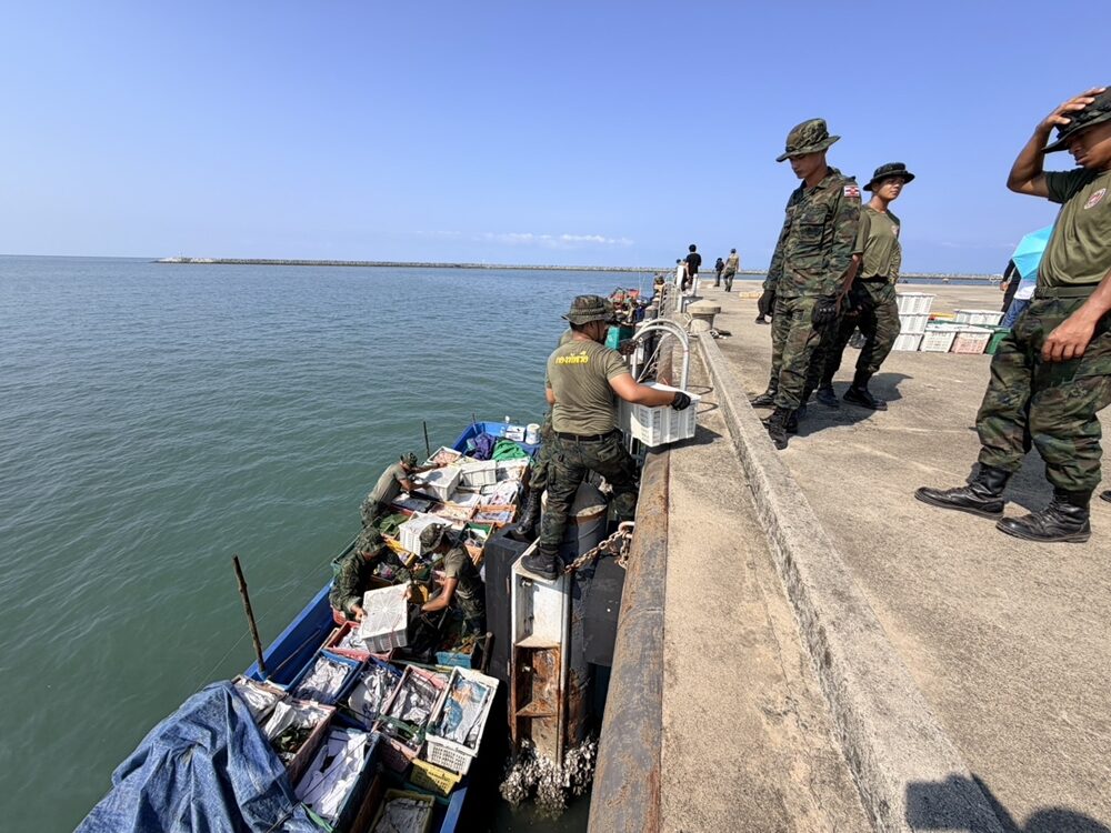 เรือขนสินค้า