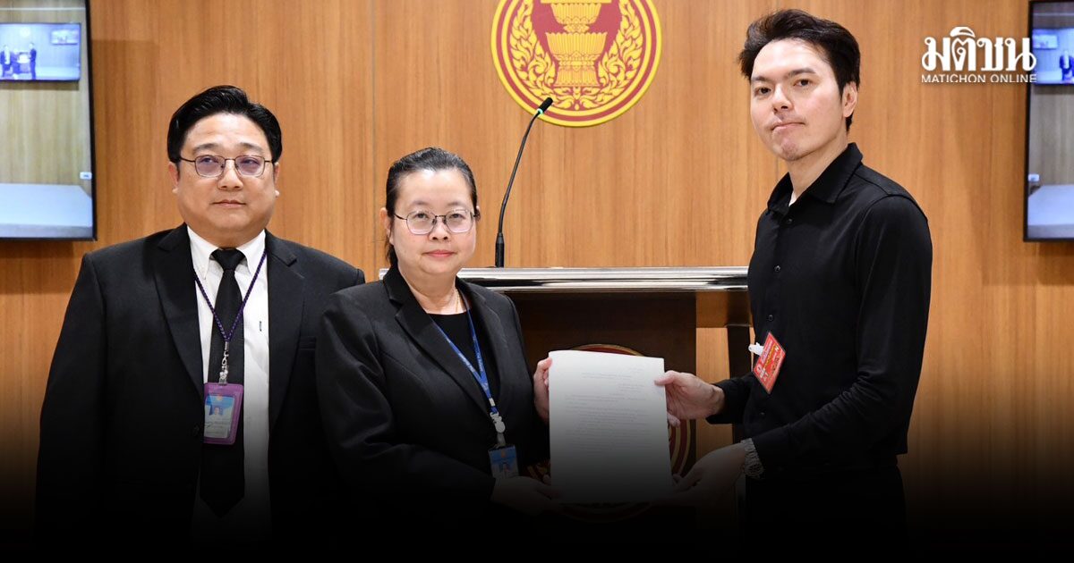 ยุทธนา ยื่น 8 หมื่นรายชื่อ ปชช.เสนอ โสภณ แก้รัฐธรรมนูญ เปิดทางถอดถอน องค์กรอิสระ