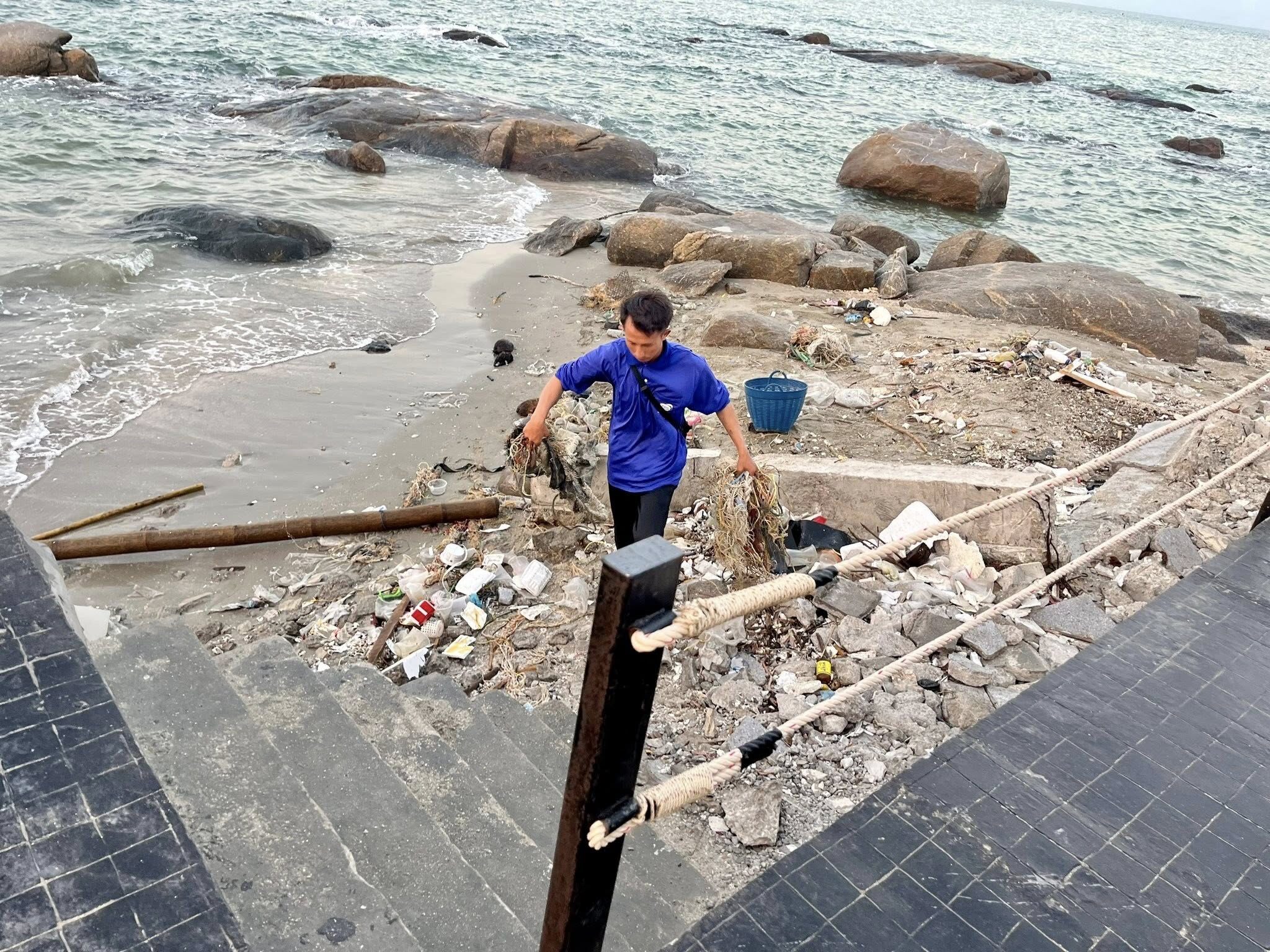 ขยะเต็มหาดบางแสน